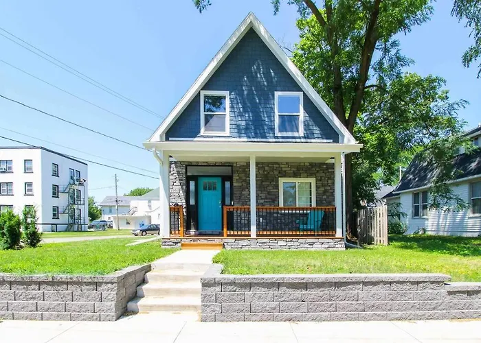 Lux Finishes 4 Bedroom Dsm Home Great Location