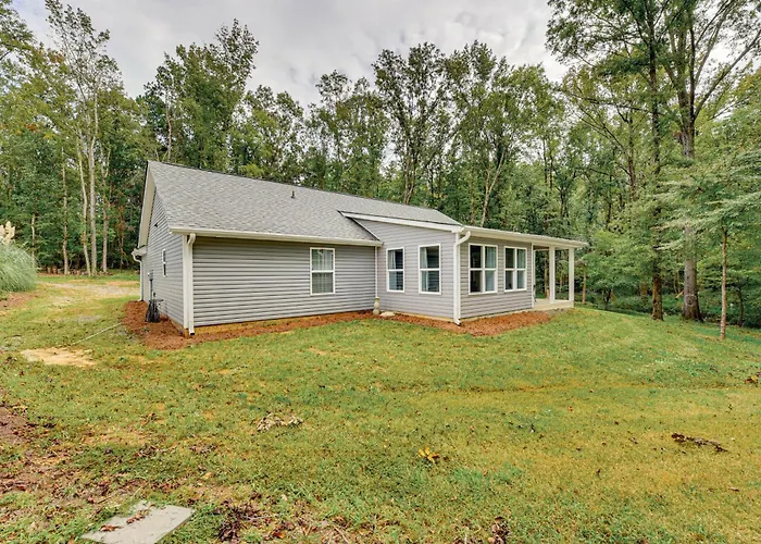 Pet-Friendly Home In Monroe: Deck, Grill & Yard!