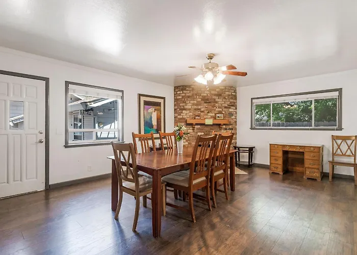 Spacious Home & Guest House, 2 Kitchen & Garden