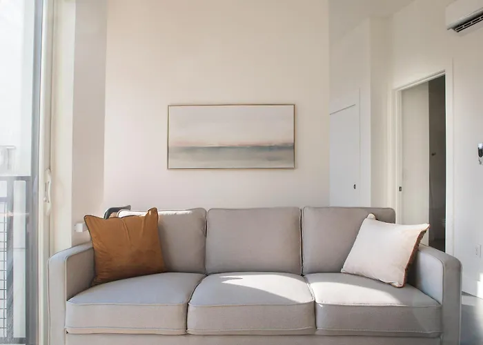 Modern Studio Apt With Rooftop, Gym, And Parking