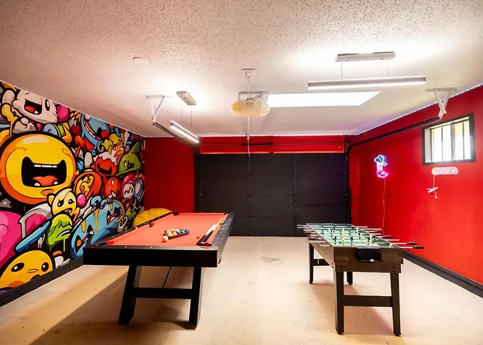 Luxury 4Br Oasis With Pool, Hot Tub & Game Room!