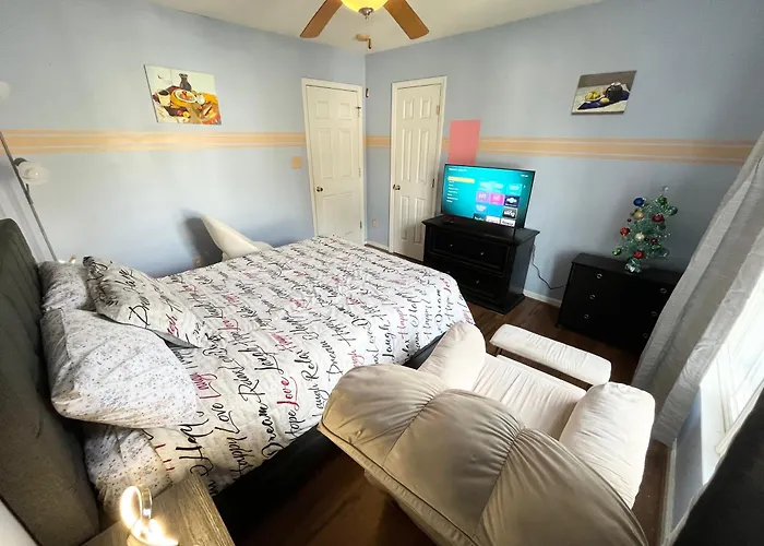 Comfortable Rooms In A Single Family House In Chapel Hill Near Unc Duke Rtp, With Massage Chair