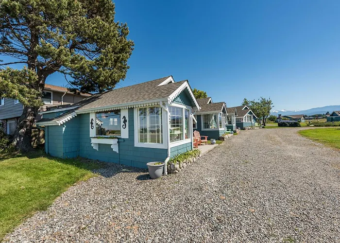 Juan De Fuca Waterfront Hotel & Cottages