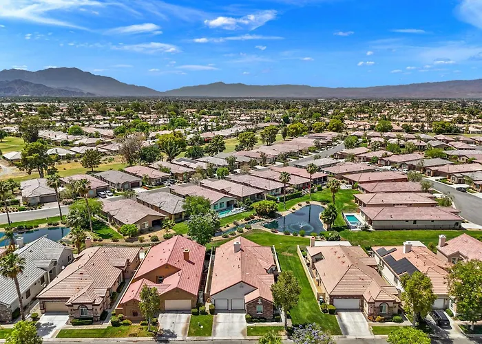 Indio Oasis House | Pool, Pickleball & Golf