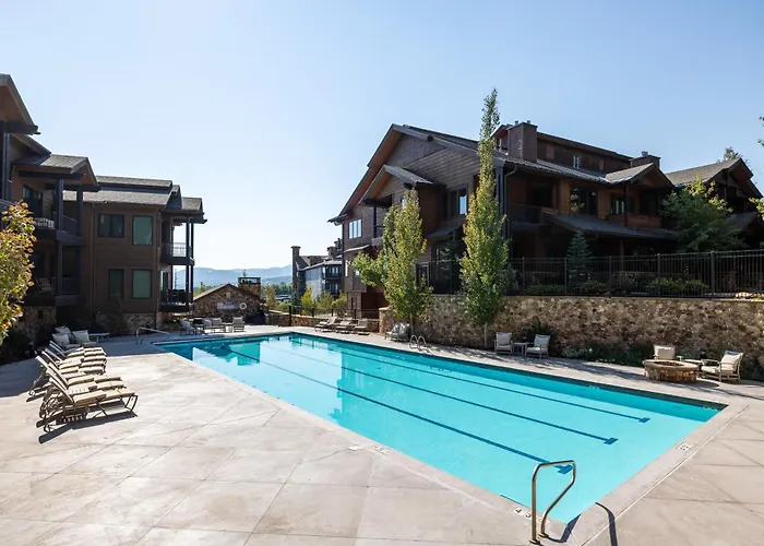 Overlooks The 6Th Fairway, Walk To Gondola, Hot Tub, Minutes From Fine Dining