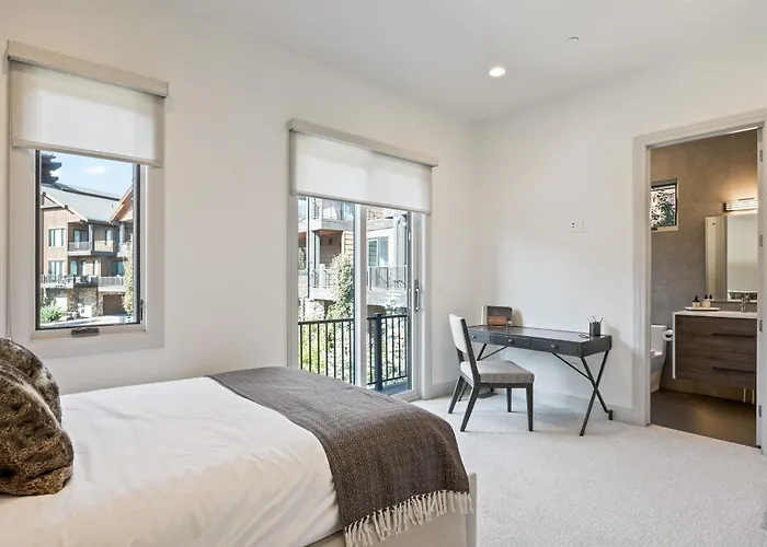 Overlooks The 6Th Fairway, Walk To Gondola, Hot Tub, Minutes From Fine Dining