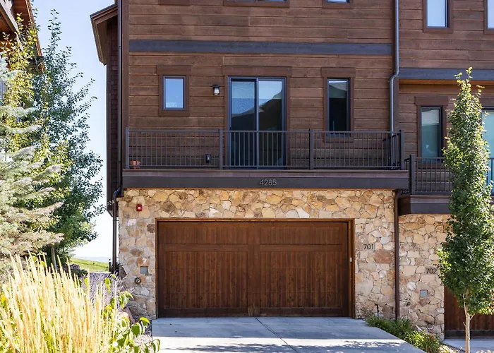 Overlooks The 6Th Fairway, Walk To Gondola, Hot Tub, Minutes From Fine Dining