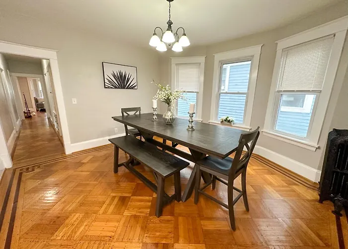 The Allen House - 3 Bedroom - 2 Full Bath - Private Gorgeous Apartment - Sleeps 8