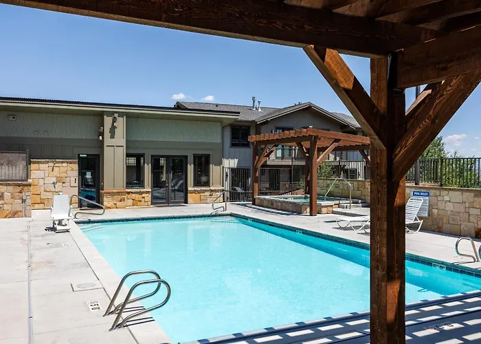 Newer Upscale Canyons Village Resort Condo, 5 Min Walk To Gondola, 2 Bedrooms Ensuite, Pet Friendly