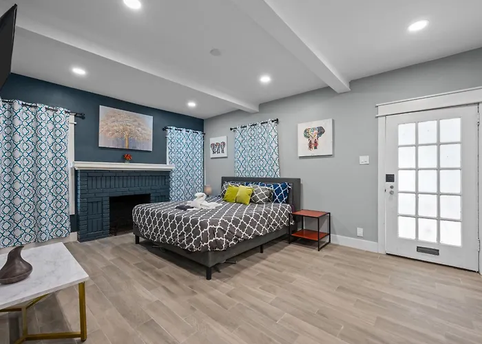 Modern Studio Retreat With Free Park