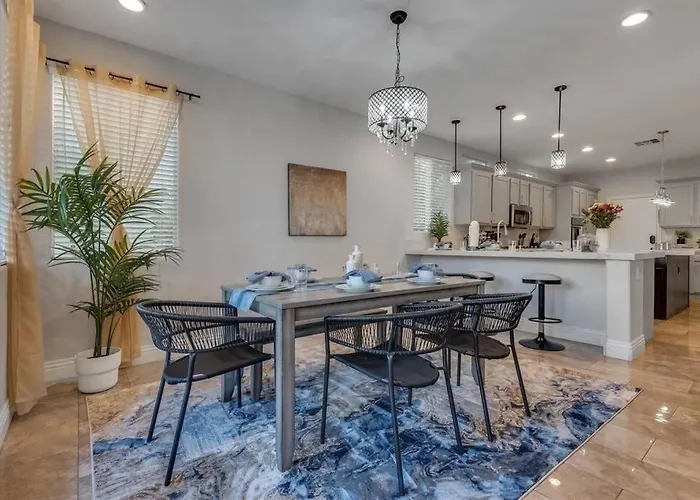 6Br Luxe Vegas Villa • Heated Pool, Spa & Games