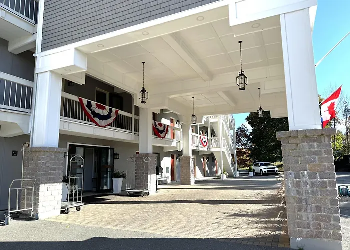 Atlantic Eyrie Lodge