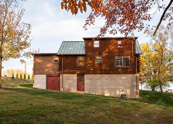 Maple Leaf Cabin