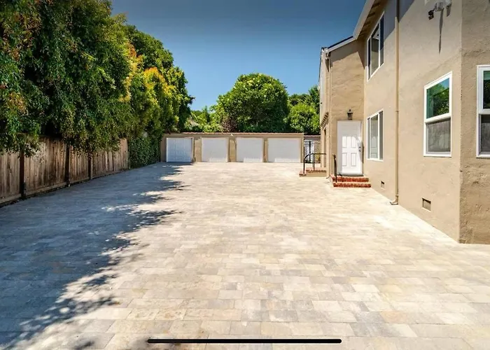 4 Stanford! Furnished Apartment, Gated Parking, Laundry