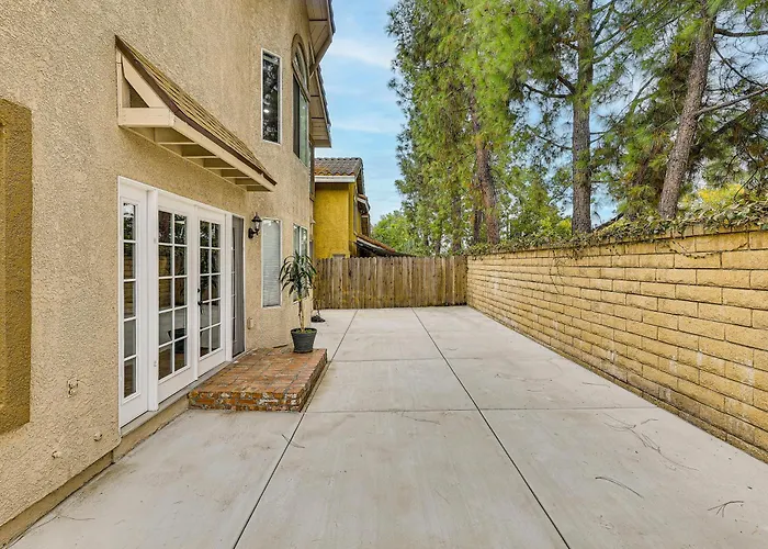 2 Mi To Victoria Gardens: Rancho Cucamonga Haven