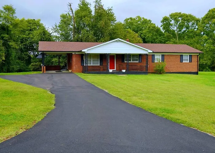 Spacious Pet Friendly Home