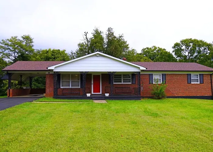 Spacious Pet Friendly Home