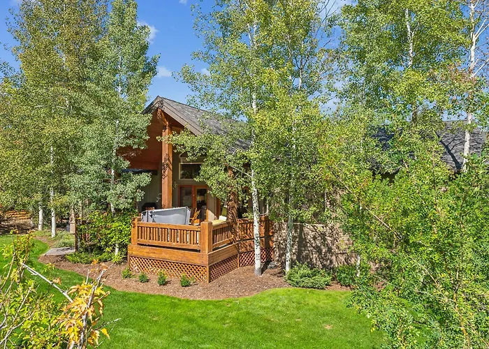 Mountain Luxury, Sleeps 10, Private Hot Tub, 15 Min To Canyons, Ideal For Family Getaways!