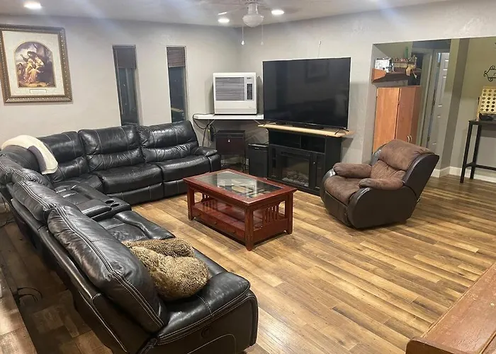 Cute 3 Bedroom Home In Town