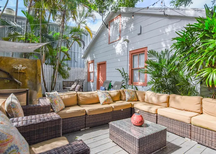 Pilar Cottage - Harbor Walk Hideaways