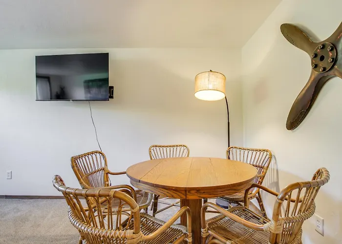 Near Medical Corridor: 'Whimsy Wisconsin' Duplex