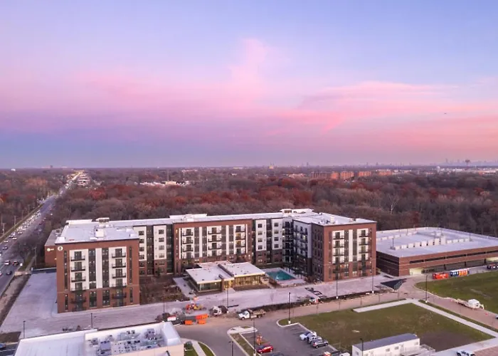 Landing At The Residences At Sawmill Station - Studio In Downtown Morton Grove