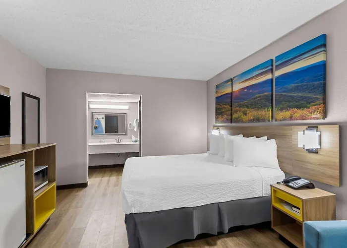 Days Inn By Wyndham Clayton