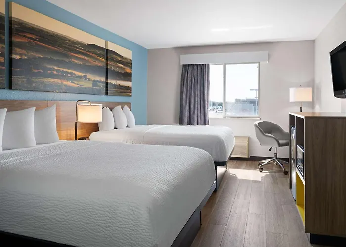Days Inn By Wyndham Neenah