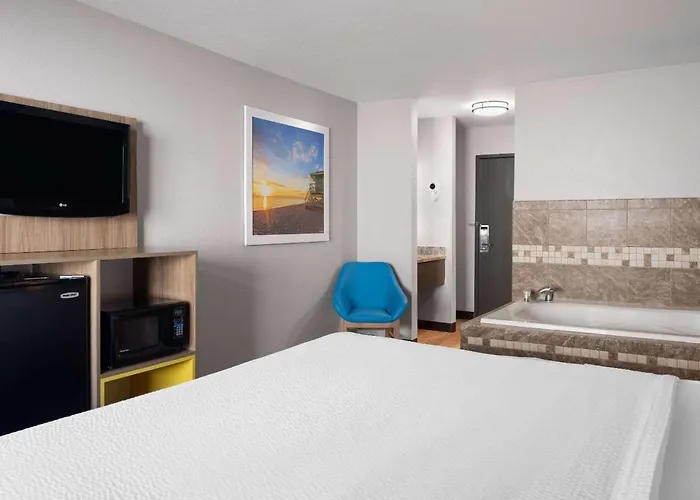 Days Inn By Wyndham Neenah