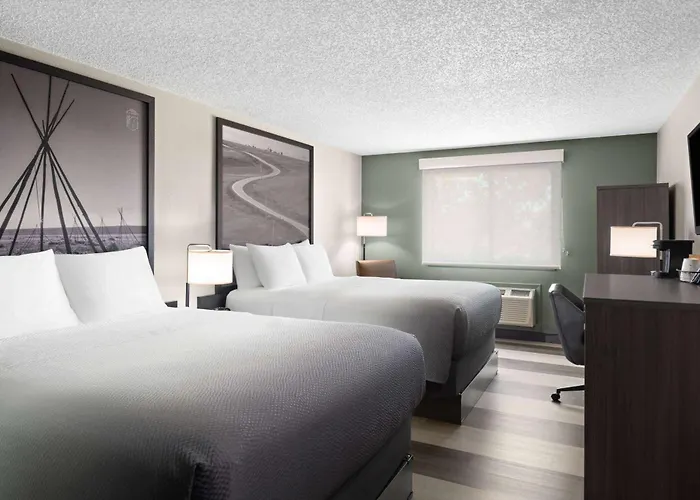 Super 8 By Wyndham Conrad