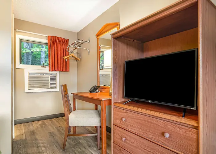 Super 8 By Wyndham Lake George/Downtown