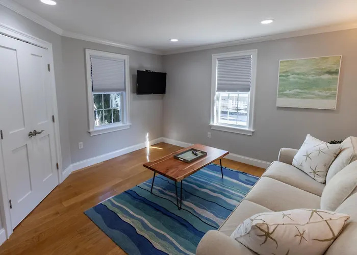 The Newport Lofts - 617 Thames Street