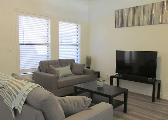 Cozy Condo Near Mcc With Pool, Bbq, Covered Parking