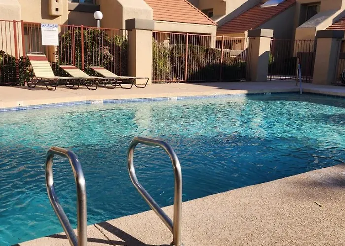 Cozy Condo Near Mcc With Pool, Bbq, Covered Parking