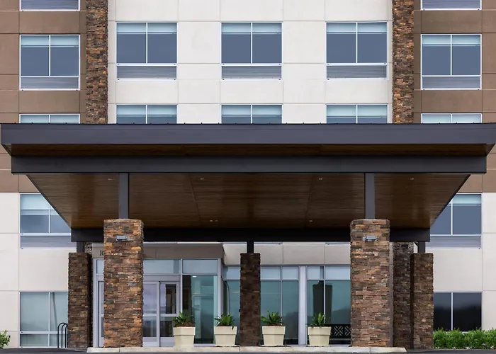 Holiday Inn Express & Suites Waynesboro East