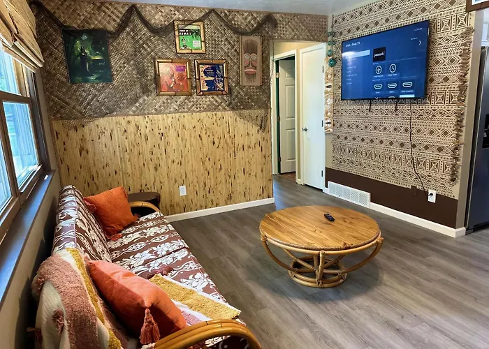 Kikis Tikis! Fun Themed Home