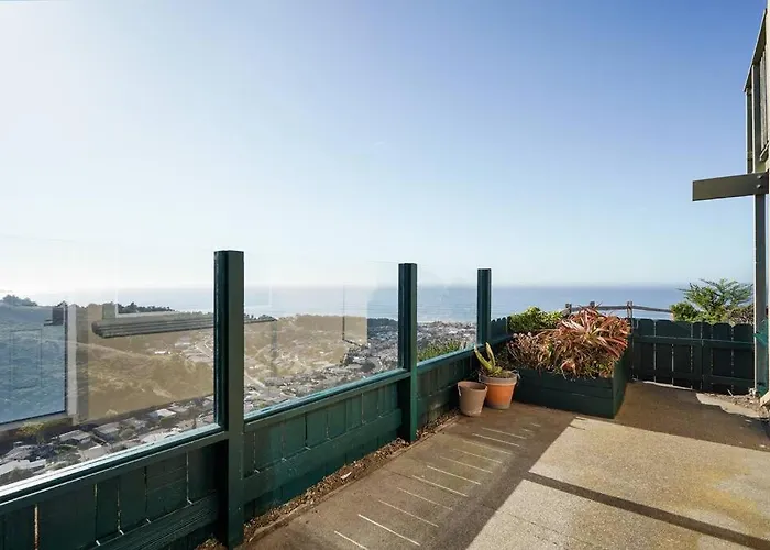 Mountain View 2Br Retreat With Private Deck