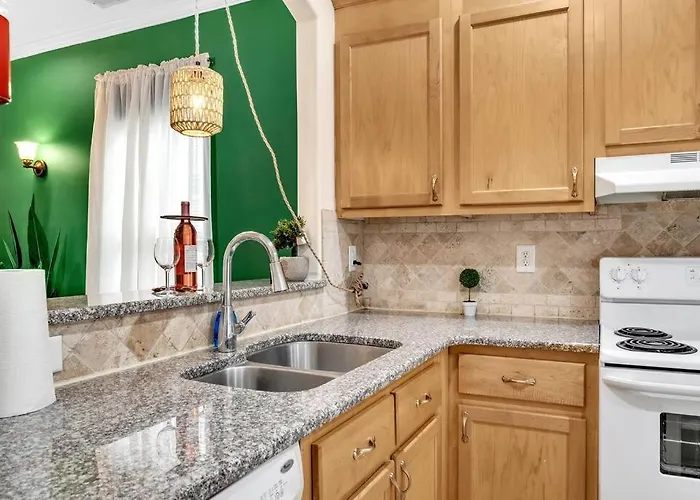 Cozy 2B Townhouse - Hot Tub
