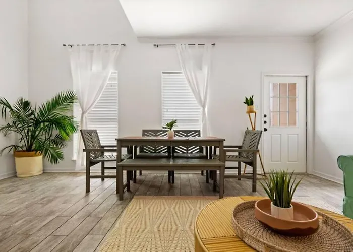 Padre Island Town Home 5 Min To The Beach! Pets Ok