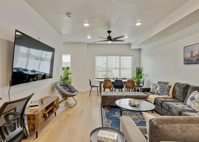 Spacious Townhouse - Mins To Downtown Slc - Garage