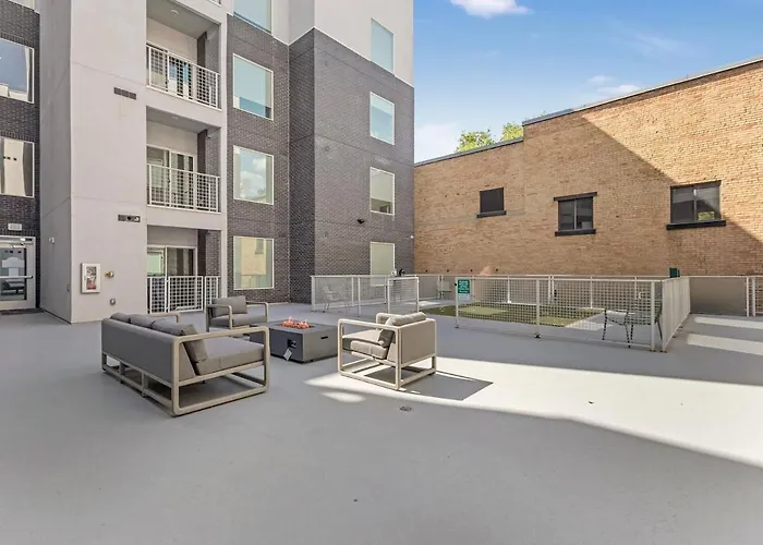 City Center Apartment - King Bed - Gym - Smart Tv