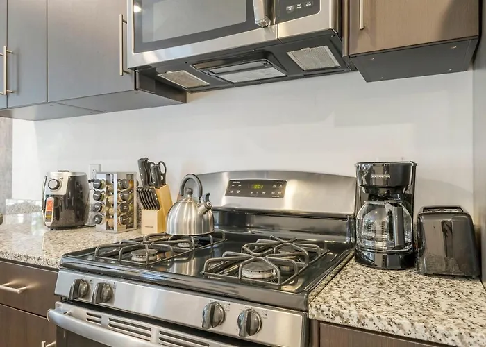 City Center Apartment - King Bed - Gym - Smart Tv