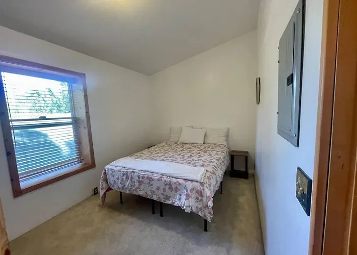 Cabin 7 Sleeps 8 Beautiful Boulder Bay, Big Bear