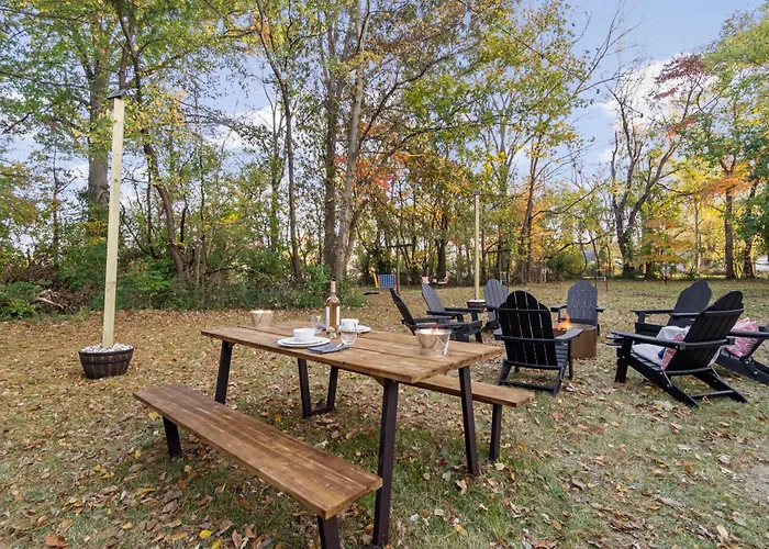 Game Room And Huge Yard With Fire Pit Yard Games And Bbq Near Ue And Downtown
