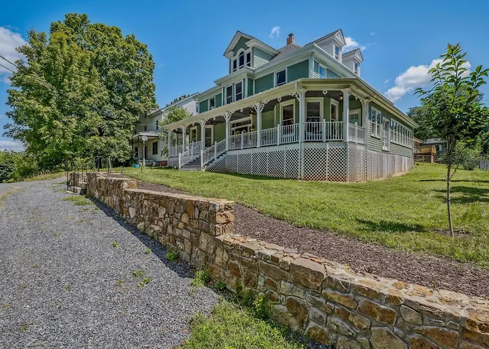 The Grand Castalian Inn Bed And Breakfast