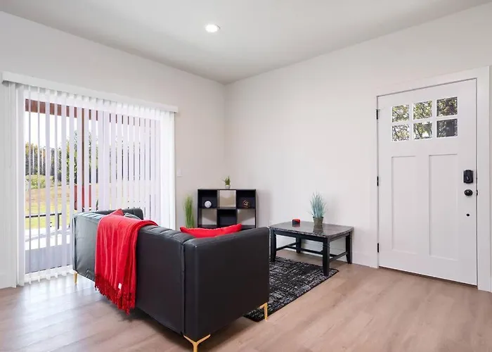 Unique Connected Two Side Home For Groups!