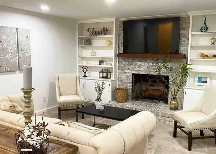 Colonial Stay- 7 Br-Up To 14 Guests