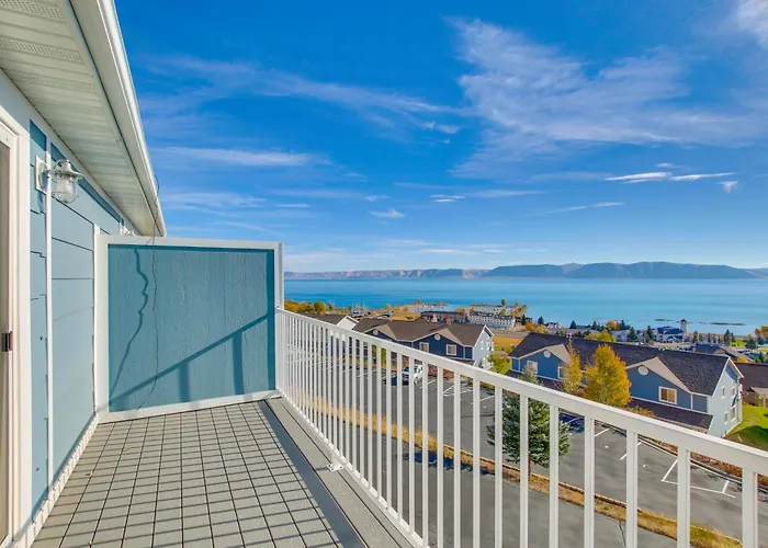 Spacious Garden City Townhome W/ Lake Views!