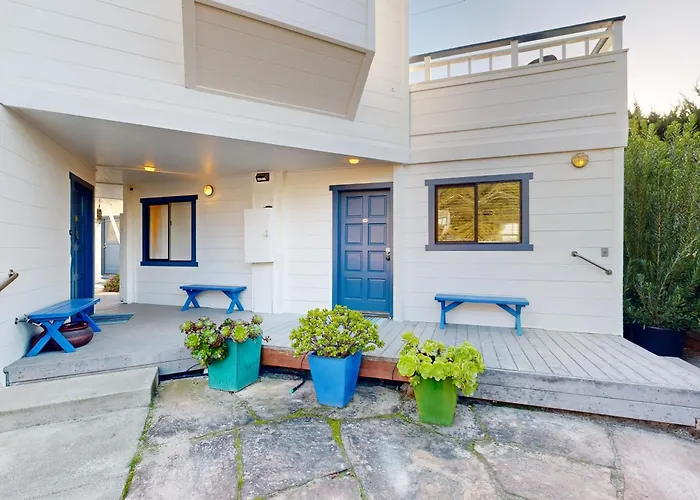 Stroll To Shore: Stinson Beach Gem W/ Hot Tub