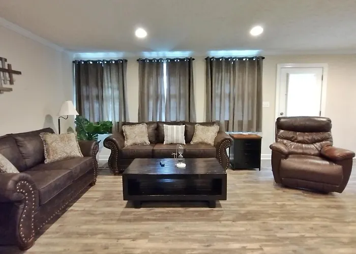 Backwoods Family Getaway! 3 Bedroom House!